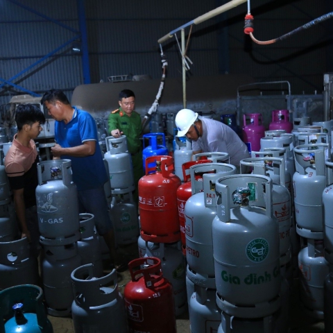 CÔNG AN ĐỒNG NAI - PHÁT HIỆN 3 CƠ SỞ KINH DOANH GAS VI PHẠM